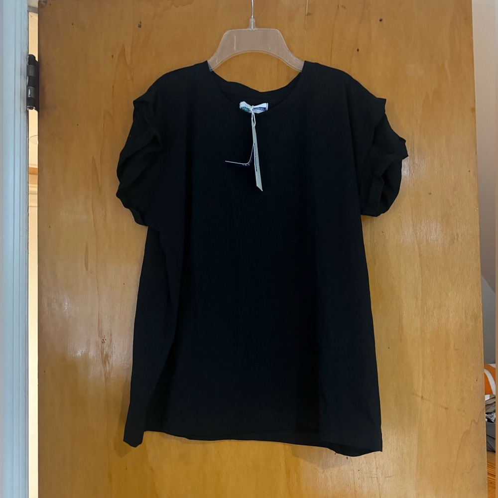 NWT WKND nation power tee in black!